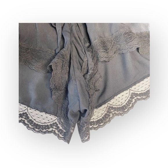 new One Teaspoon ☻︎ Priscilla Edgy Lace Short Romper Shorts Jumpsuit ☻ Black XS - Picture 13 of 17